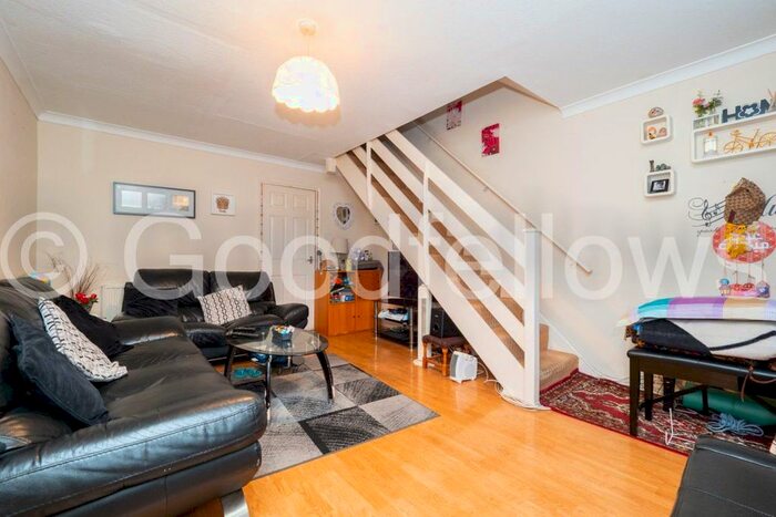 2 Bedroom Property To Rent In Nevada Close, New Malden KT3