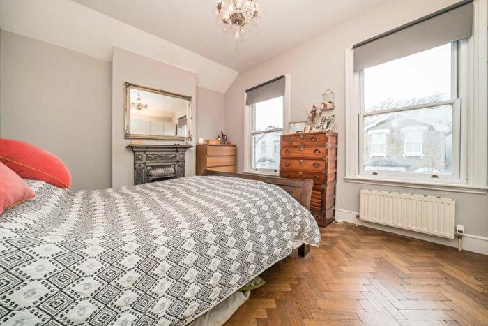 3 Bedroom Detached House For Sale In Caversham Road, Kingston Upon Thames, KT1