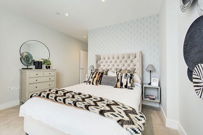 2 Bedroom Flat For Sale In Bookbinder Point, Acton, W3