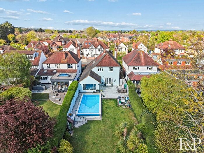 5 Bedroom Detached House For Sale In Pinkneys Road, Maidenhead, SL6