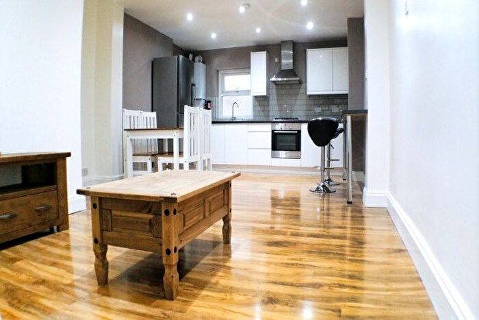 2 Bedroom Flat To Rent In Goodrich Road, London, SE22