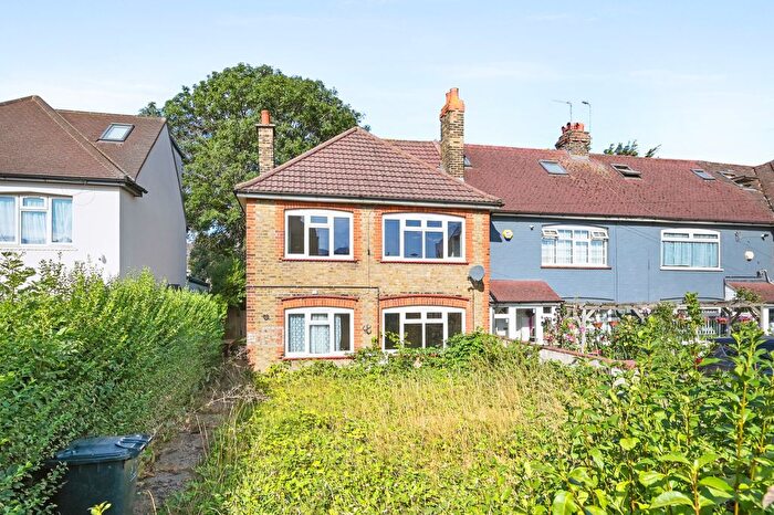 3 Bedroom Semi Detached House For Sale In Claremont Road, NW2