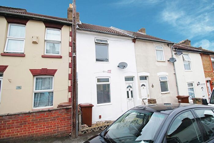 3 Bedroom Terraced House To Rent In Connaught Road, Chatham, ME4