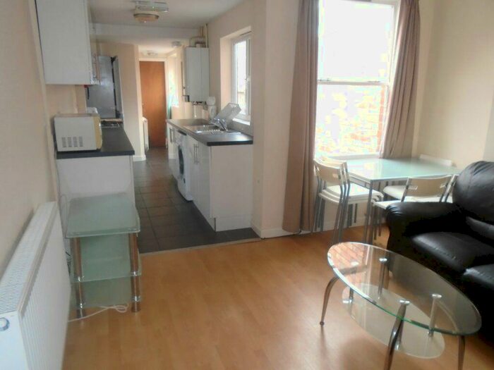 5 Bedroom House To Rent In Harrow Road, B29