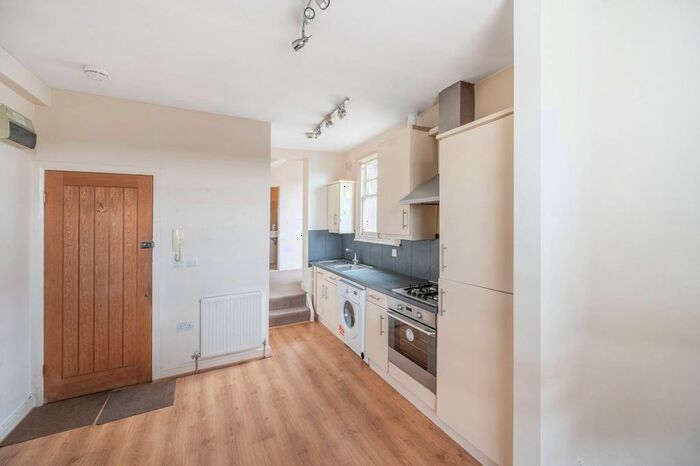 1 Bedroom Flat To Rent In Ballards Lane, Finchley, London, N12