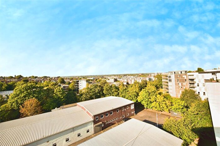 2 Bedroom Flat For Sale In Tovil, Maidstone, Kent, ME15