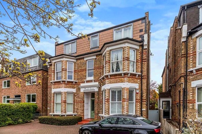 Flat To Rent In The Avenue, Surbiton, Surrey, KT5