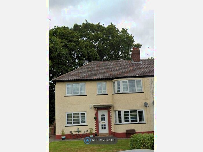 3 Bedroom Flat To Rent In Redesdale Gardens, Leeds, LS16