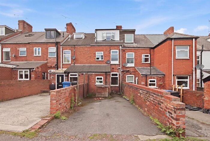 4 Bedroom Terraced House For Sale In Prospect Terrace, Brockwell, Chesterfield, S40