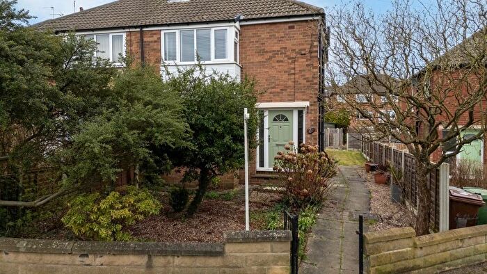 3 Bedroom Semi-Detached House For Sale In Lynwood Avenue, Woodlesford, Leeds, LS26