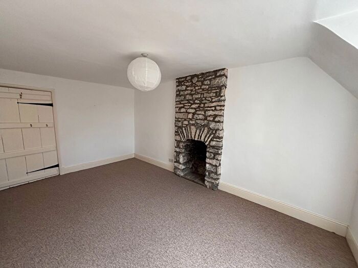 2 Bedroom Cottage To Rent In Dinefwr Courtyard, Llandeilo, Carmarthenshire., SA19