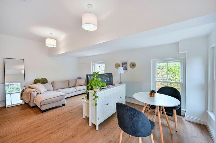 1 Bedroom Flat To Rent In Hanworth Road, Feltham, London, TW13