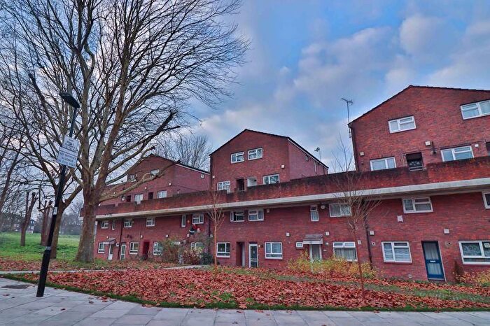 2 Bedroom Flat To Rent In Priors Field, Northolt, UB5