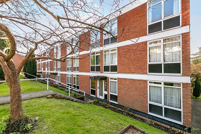2 Bedroom Apartment For Sale In The Pines, Purley, Surrey, CR8