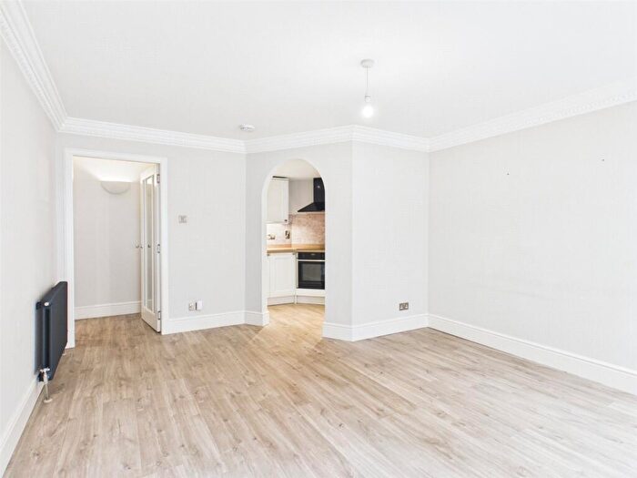 2 Bedroom Apartment To Rent In Gardner's Crescent, Edinburgh, Midlothian, EH3