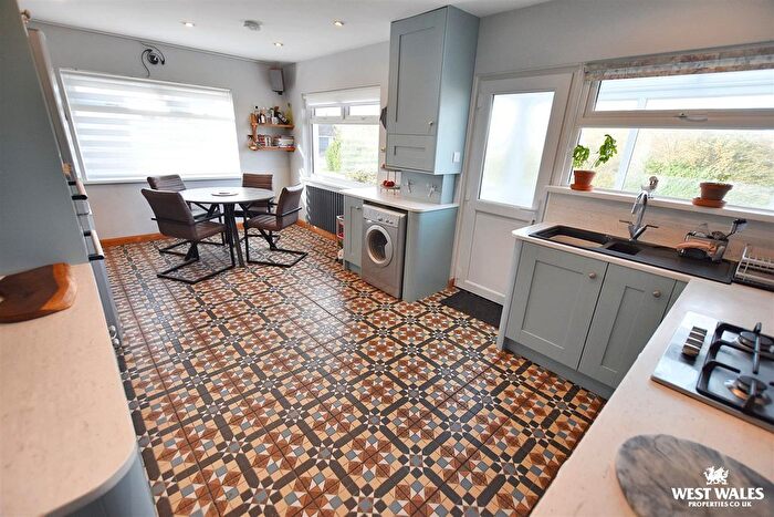 3 Bedroom Detached Bungalow For Sale In Silverstream Drive, Hakin, Milford Haven, SA73