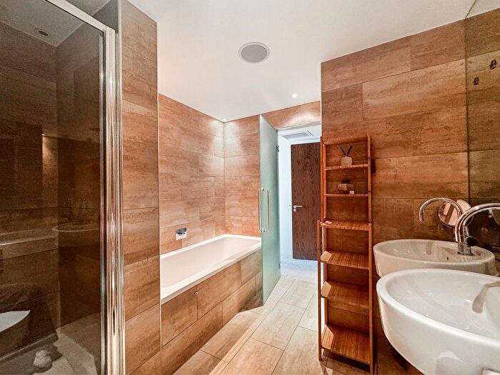 1 Bedroom Flat To Rent In Young Street, London, W8