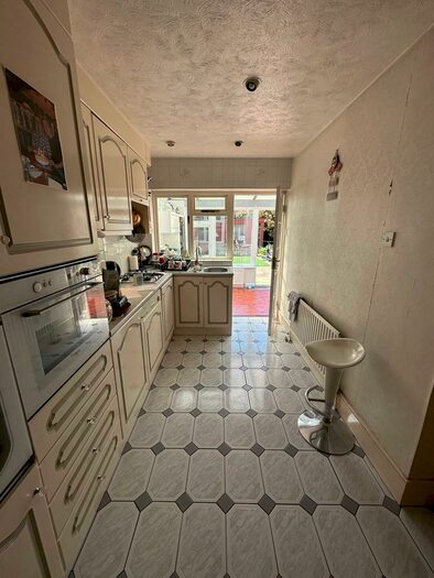 3 Bedroom End Of Terrace House To Rent In Saville Road Demo, E16