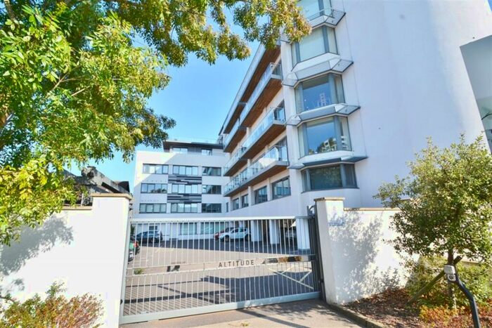 3 Bedroom Penthouse To Rent In Poole, BH15