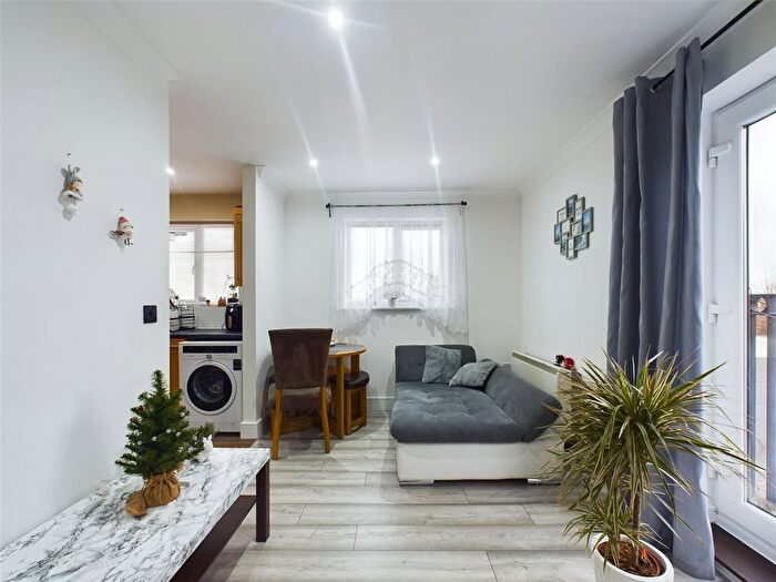 1 Bedroom Flat For Sale In London Road, Romford, RM7