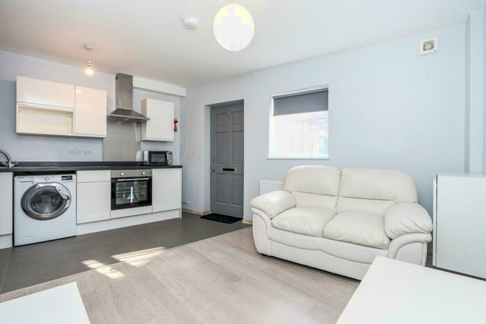 1 Bedroom Apartment To Rent In Bellevue Road, SO15