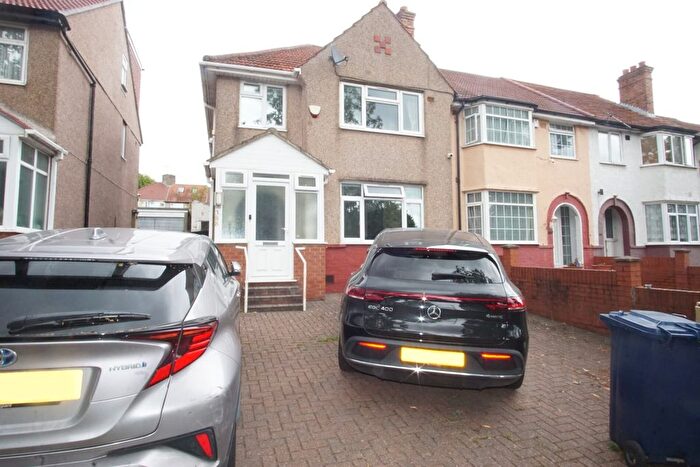 3 Bedroom Semi-Detached House For Sale In Whitton Avenue East, Greenford, UB6