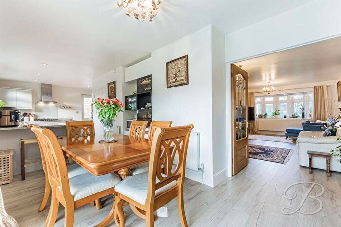 4 Bedroom Detached House For Sale In Summercourt Drive, Ravenshead, Nottingham, NG15