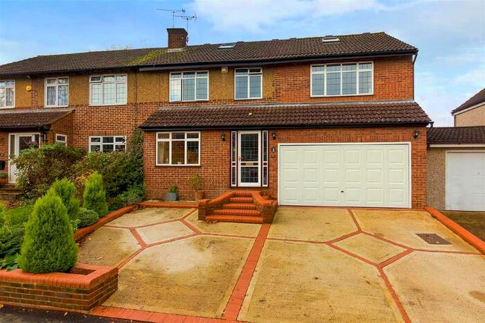 4 Bedroom Semi-Detached House To Rent In Ardens Way, St Albans, AL4