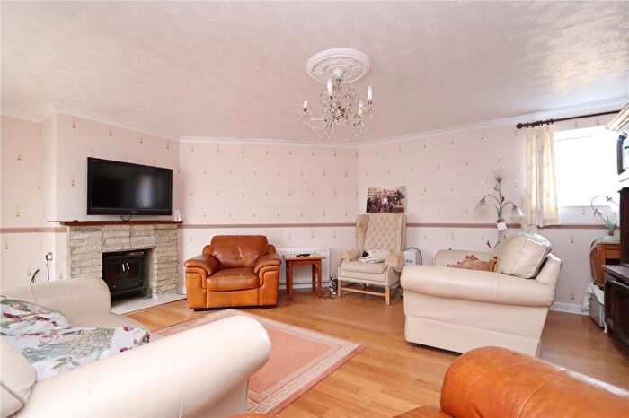 2 Bedroom Bungalow For Sale In Veryan Place, Fishermead, Milton Keynes, Buckinghamshire, MK6