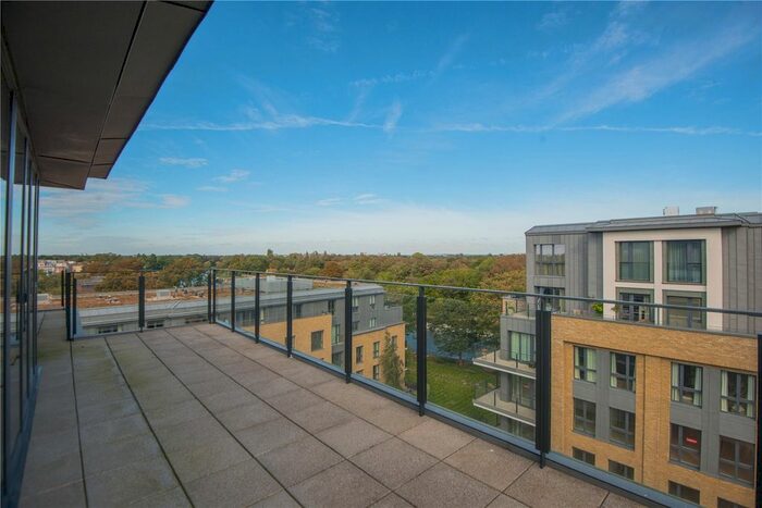 3 Bedroom Flat To Rent In Pinewood Gardens, Teddington, TW11