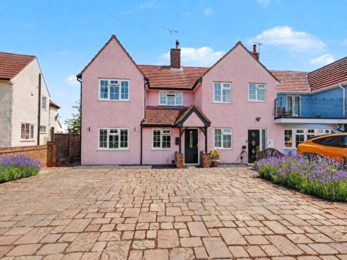 4 Bedroom Semi-Detached House For Sale In Rooks Nest Lane, Therfield, SG8