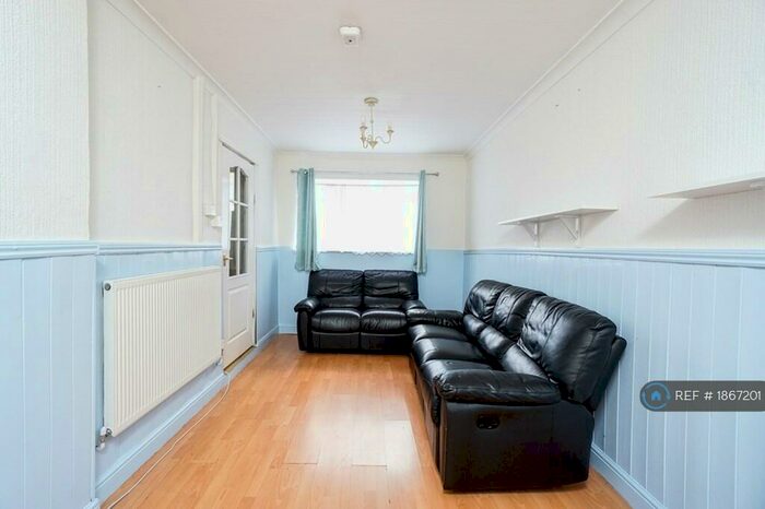 3 Bedroom Terraced House To Rent In Whitmore Close, London, N11