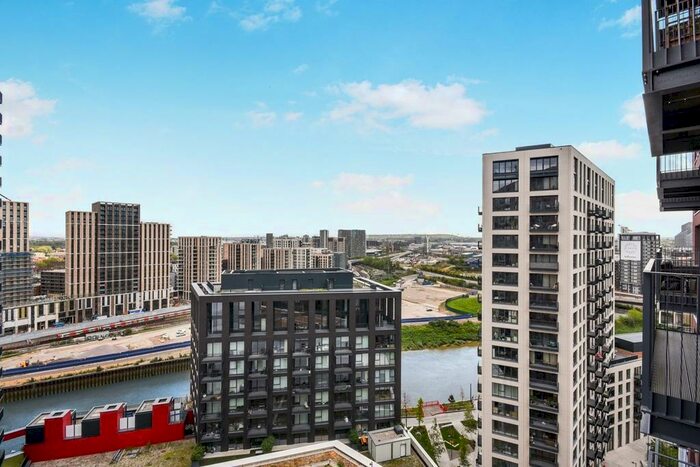 Studio To Rent In Modena House, Lyell Street, London City Island, Leamouth Peninsula, London, England, E14