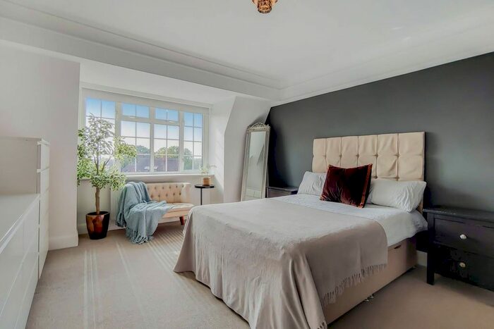 2 Bedroom Flat To Rent In Mitcham Lane, Streatham, London, SW16