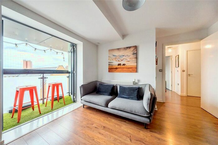 2 Bedroom Flat For Sale In Cardigan Road, London, E3
