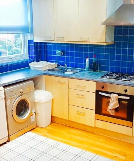 3 Bedroom Apartment To Rent In Belle Vue Road, Leeds, West Yorkshire, LS3