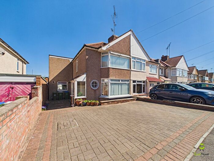3 Bedroom Semi Detached House For Sale In Holmsdale Grove, Bexleyheath, DA7