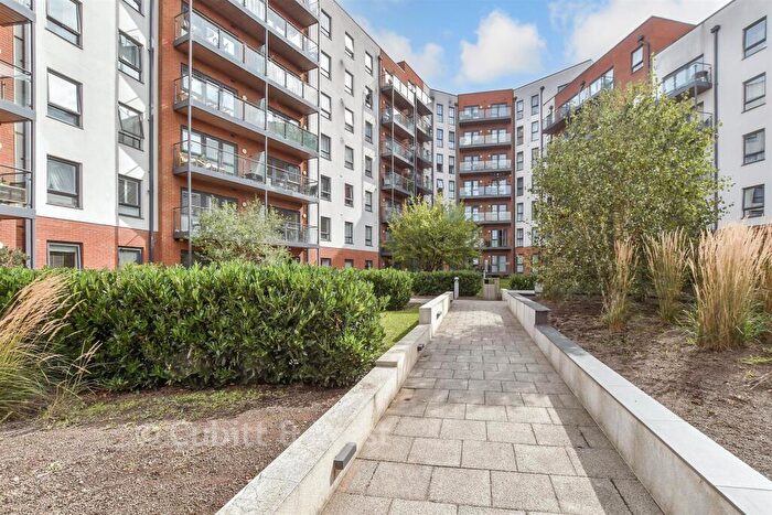 1 Bedroom Apartment For Sale In West Green Drive, West Green, Crawley, West Sussex, RH11