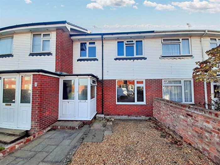 3 Bedroom Terraced House For Sale In Downview Close, Yapton, BN18