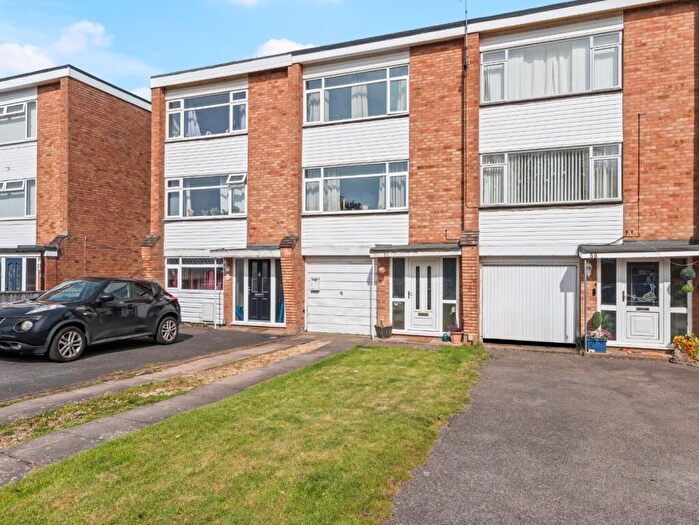 3 Bedroom Town House For Sale In Brunel Close, Whitnash, Royal Leamington Spa, CV31