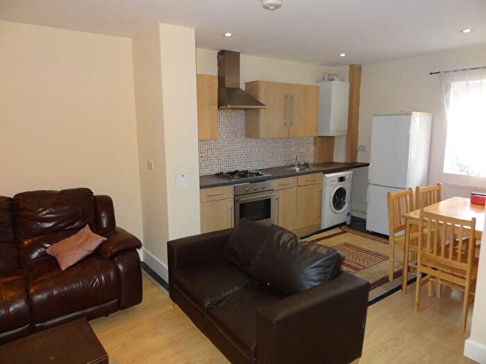 2 Bedroom Flat To Rent In High Road, Ilford, London, IG1