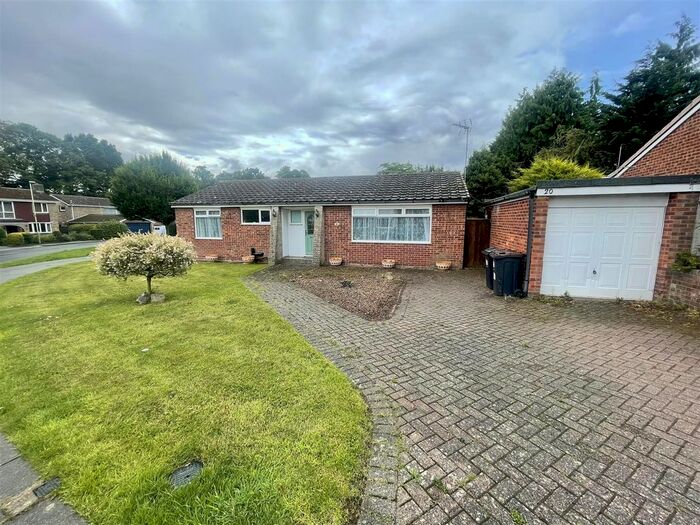 Houses for sale & to rent in DL3 8NF, Neville Road, College Darlington