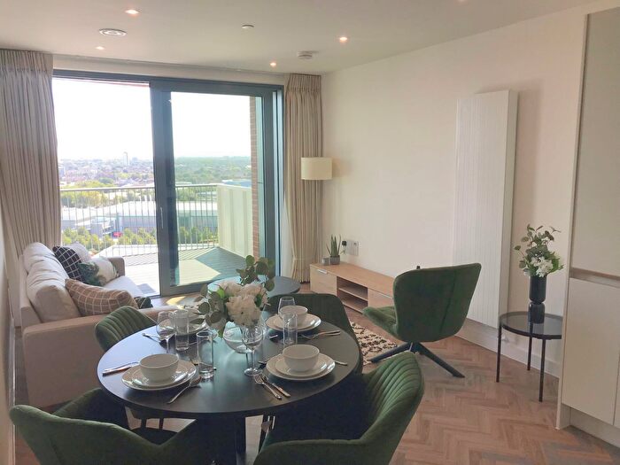 2 Bedroom Flat To Rent In Skyline Apartments, Bromley By Bow, E3