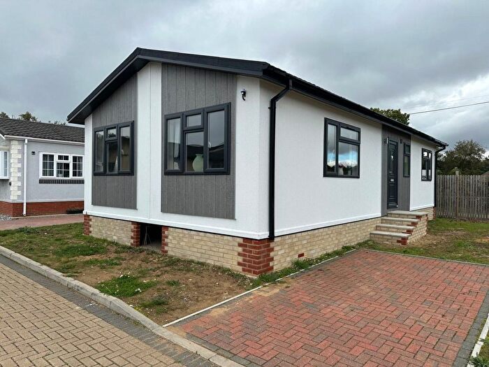 2 Bedroom Mobile/park Home For Sale In Rookery Drove, Beck Row, Bury St. Edmunds, IP28