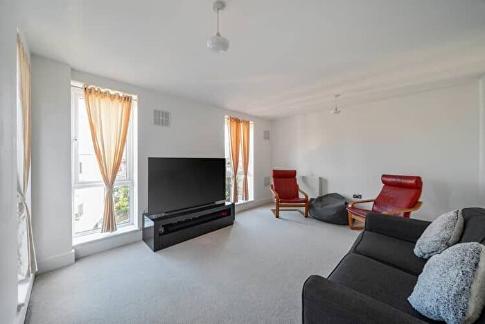 2 Bedroom Flat For Sale In Trevor Roper Close, Ilford, London, IG1
