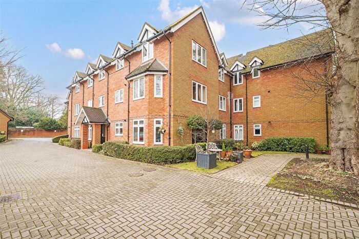 2 Bedroom Flat To Rent In Lefroy Park, Branksomewood Road, Fleet, GU51