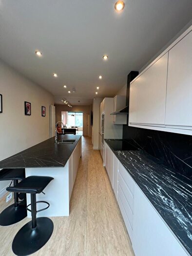 6 Bedroom Semi-Detached House To Rent In Monica Grove, Manchester, M19