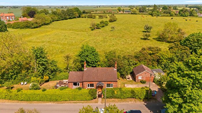 2 Bedroom Detached Bungalow For Sale In Silverwell Cottage Yarburgh Road Alvingham Louth, LN11