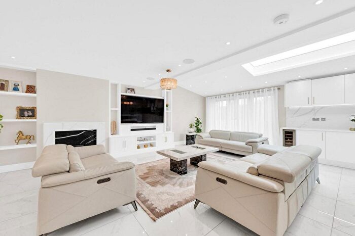 5 Bedroom Semi-Detached House For Sale In St. Pauls Wood Hill, Orpington, BR5