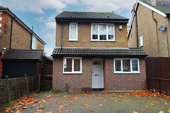 3 Bedroom Detached House To Rent In St. James Road, Sutton, SM1